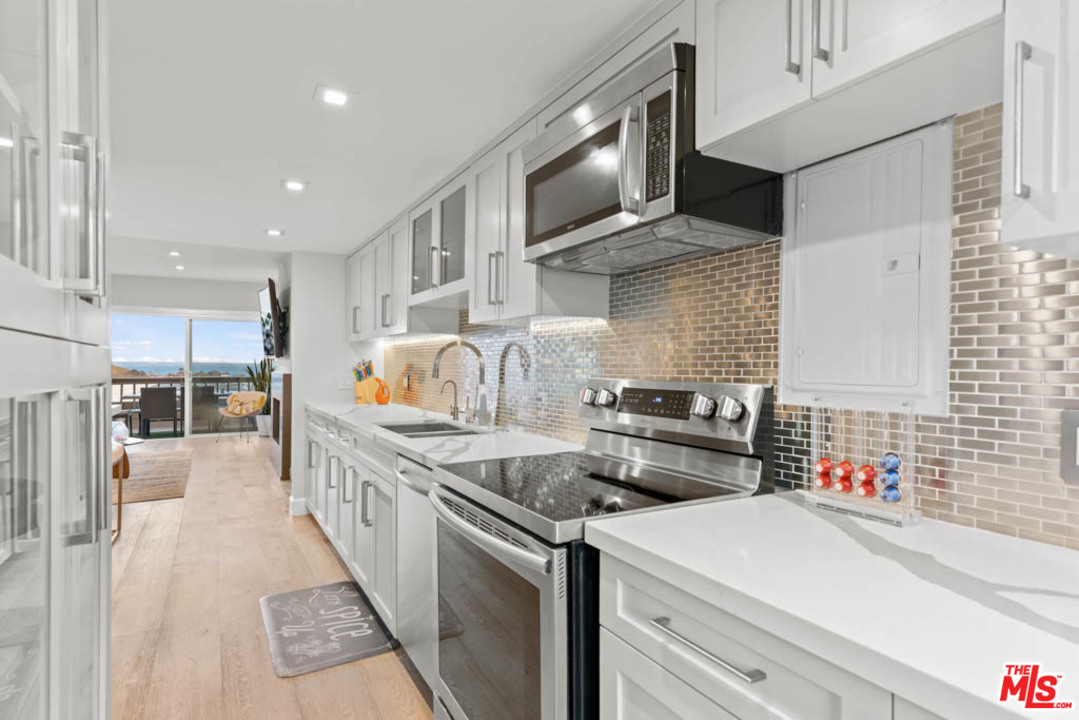23910 De Way, Unit C Malibu, CA 90265 - Photo 22 of 45 a kitchen with a stove and a refrigerator