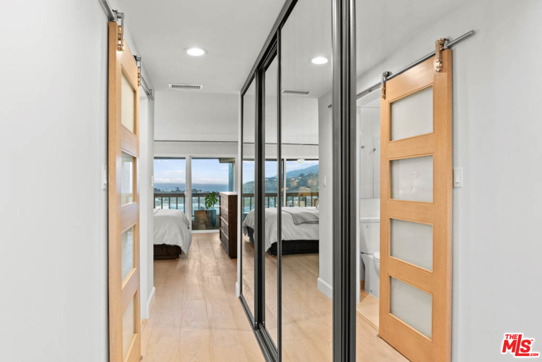 23910 De Way, Unit C Malibu, CA 90265 - Photo 32 of 45 a view of a entryway