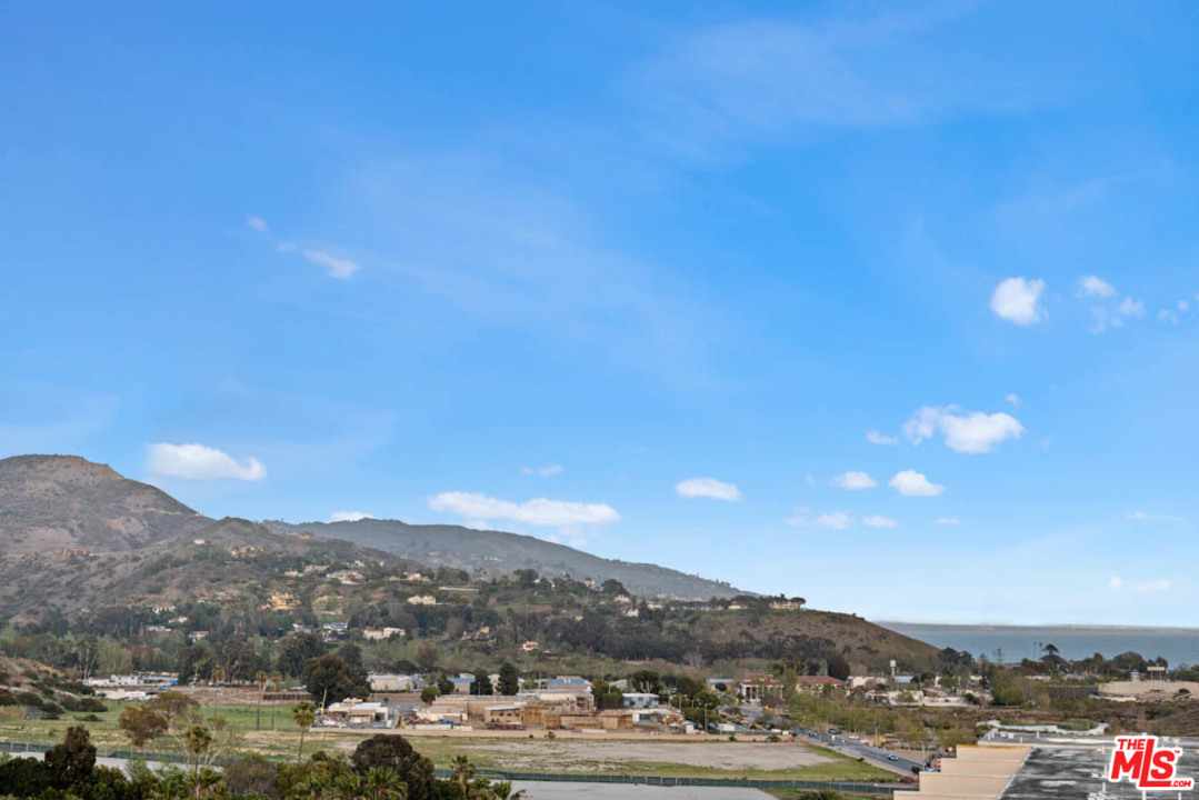23910 De Way, Unit C Malibu, CA 90265 - Photo 36 of 45 a view of city and mountain