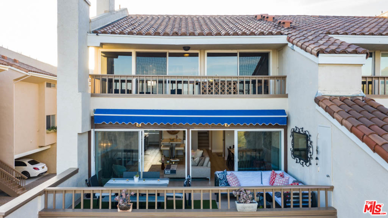 23910 De Way, Unit C Malibu, CA 90265 - Photo 7 of 45 a view of a building with a porch