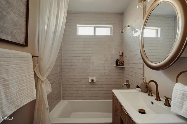 $975,000 | 3417 Encinal Avenue, La Crescenta, CA 91214