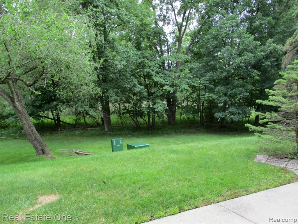 1685 Riverside Drive, Unit 7 Rochester Hills, MI 48309 - Photo 22 of 24
