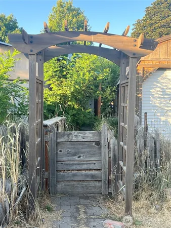 a view of a house with a small yard and plants
