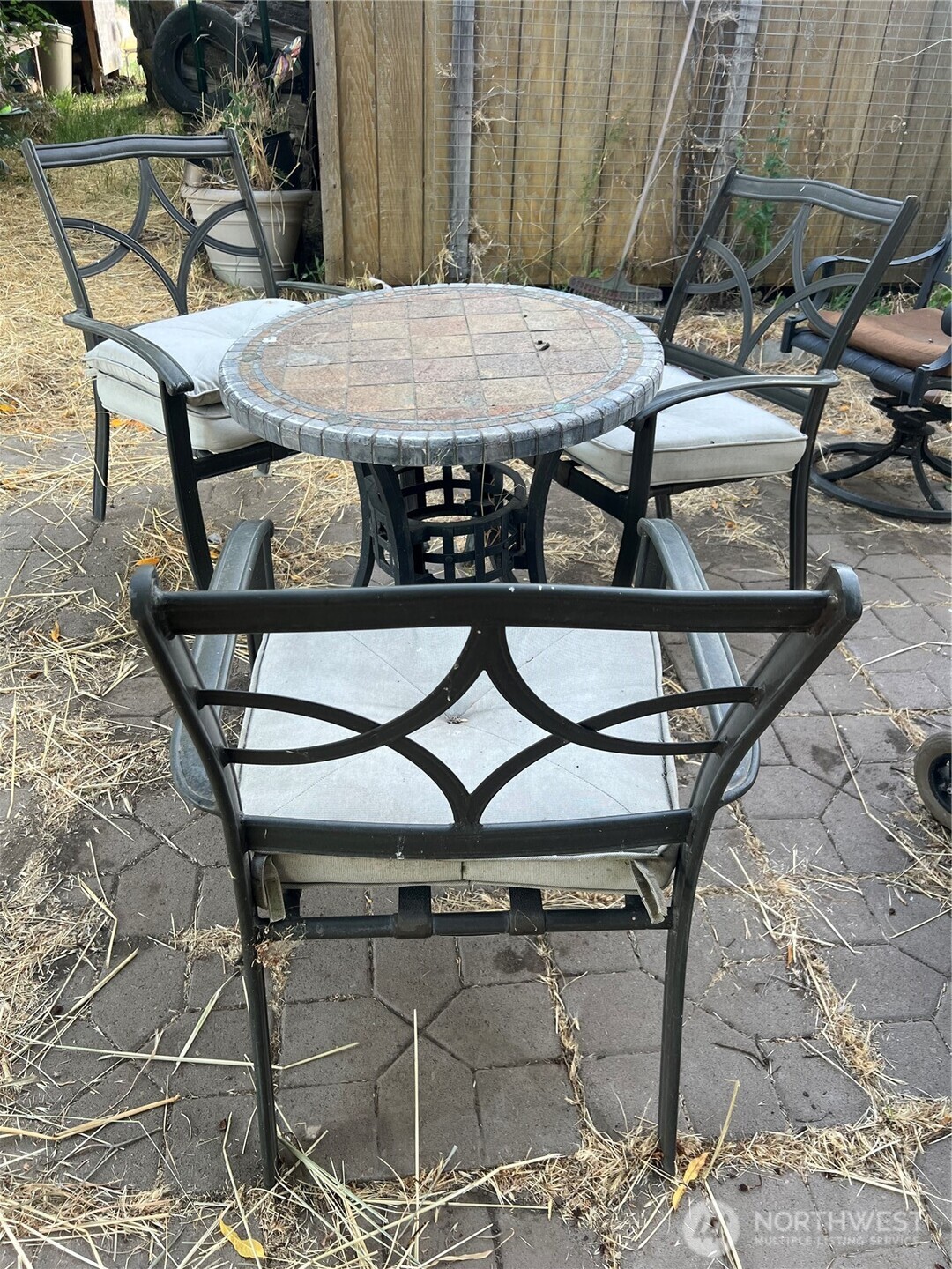 2965 Benge Winona Road Benge, WA 99105 - Photo 8 of 24 a table and chairs sitting on a roof