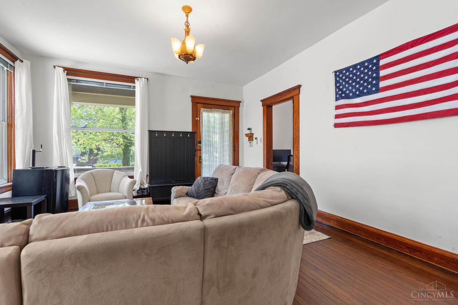 660 Riddle Road Cincinnati, OH 45220 - Photo 6 of 39 Gallery Image 6