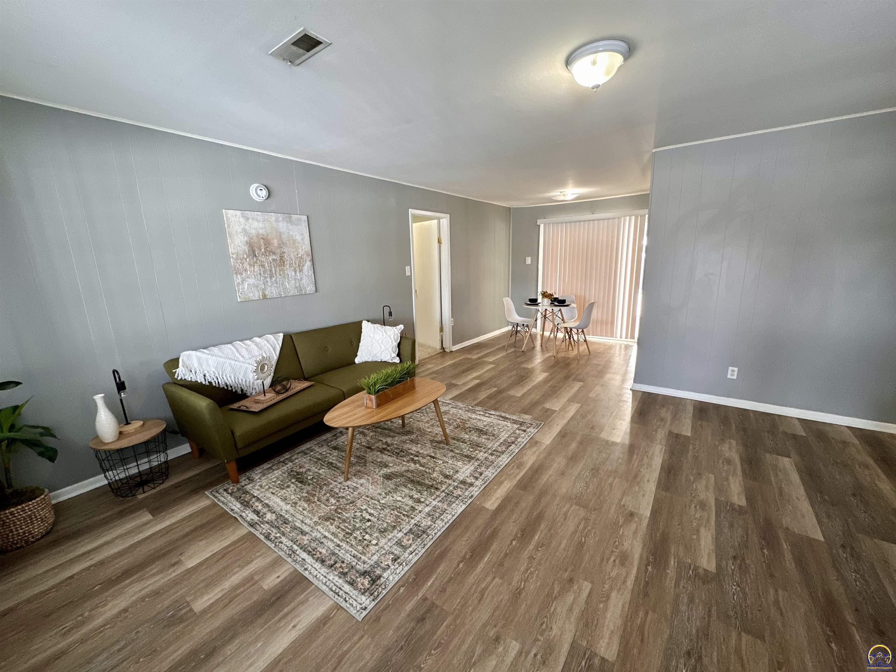 1331 Southwest Croix Street Topeka, KS 66611 - Photo 2 of 14