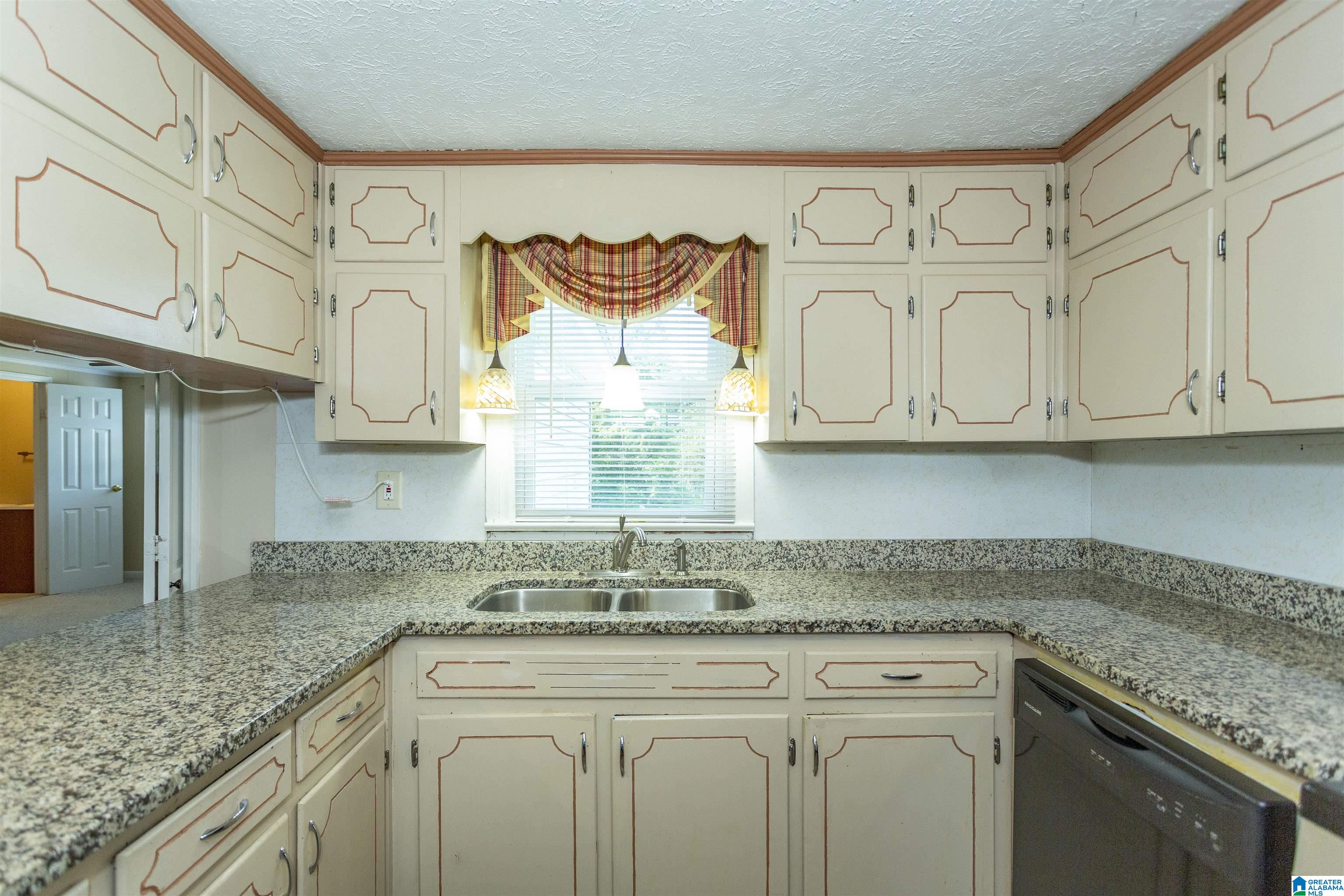 61 Idalia Road Talladega, AL 35160 - Photo 8 of 50
