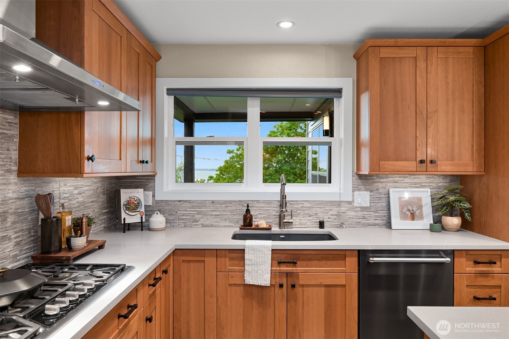 701 North State Street, Unit 103 Bellingham, WA 98225 - Photo 8 of 35