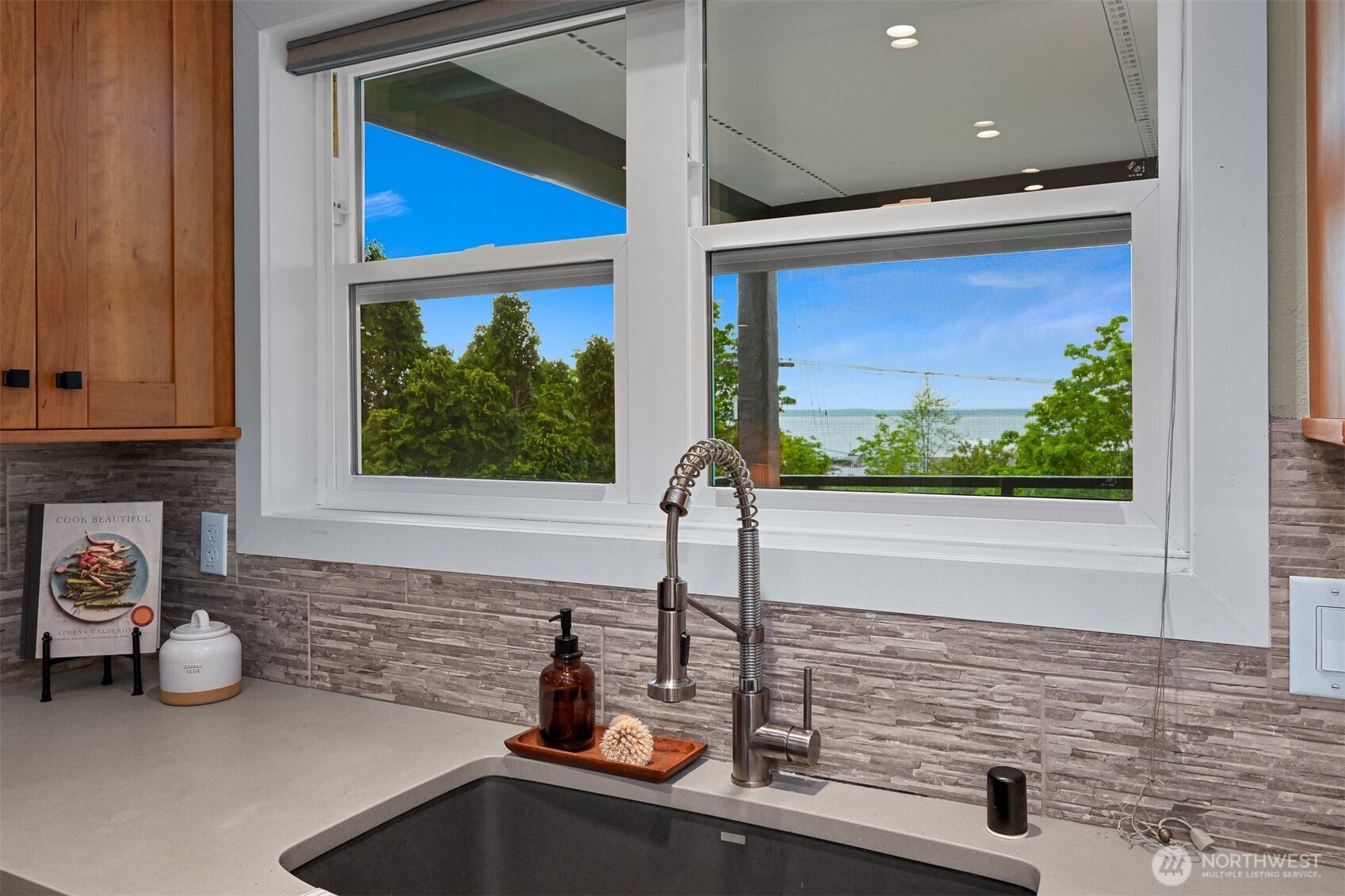 701 North State Street, Unit 103 Bellingham, WA 98225 - Photo 10 of 35