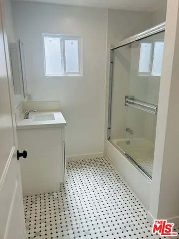 $2,700 | 5724 South Manhattan Place, Los Angeles, CA 90062