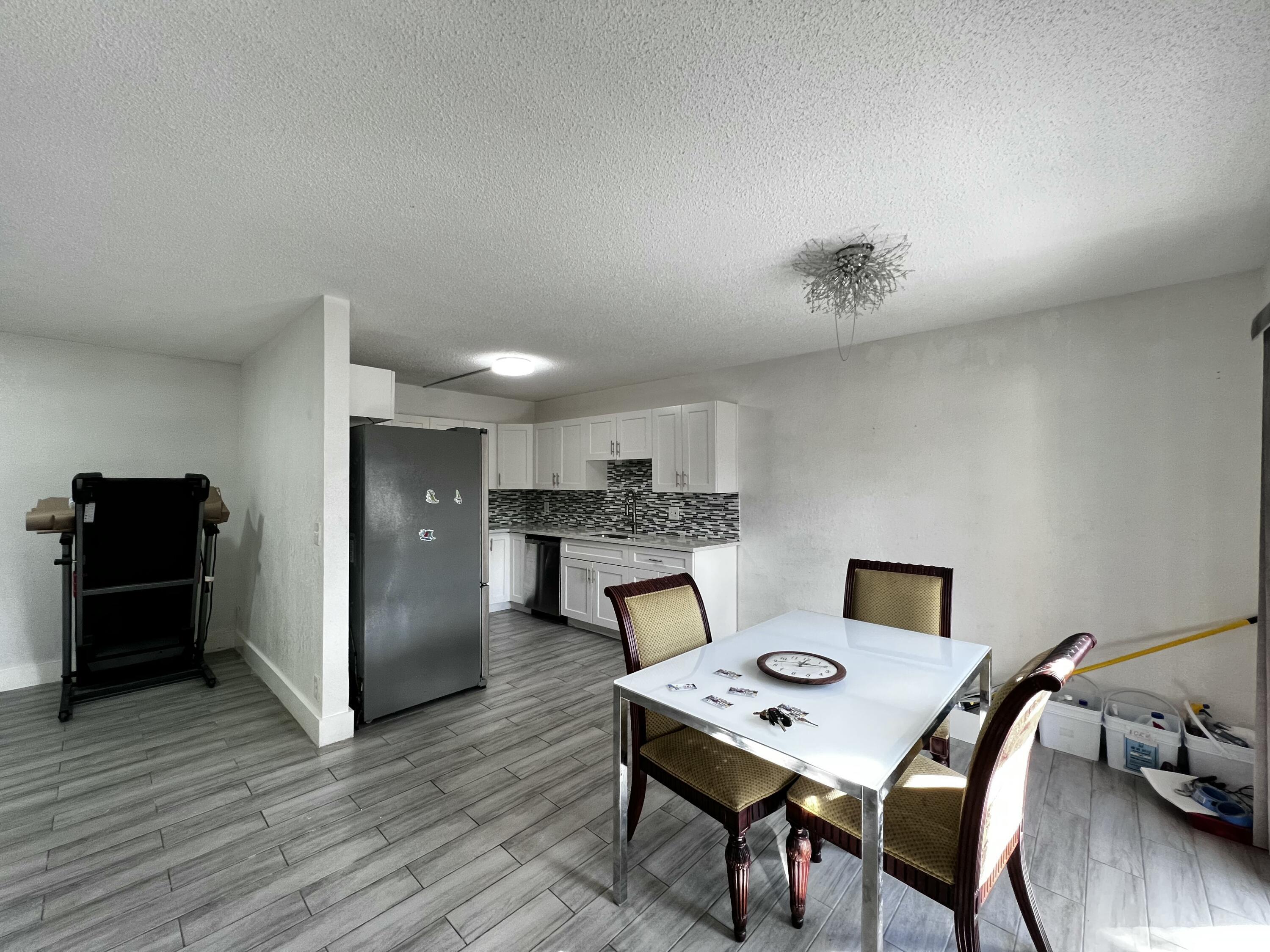 295 Woodland Road Palm Springs, FL 33461 - Photo 2 of 21 1000010489