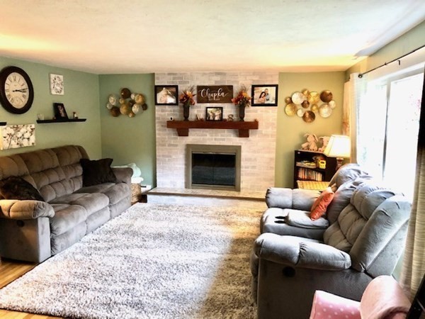 32 Crestwood Road Leicester, MA 01524 - Photo 3 of 34 Gallery Image 3