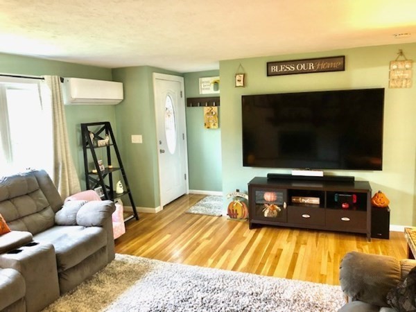 32 Crestwood Road Leicester, MA 01524 - Photo 4 of 34 Gallery Image 4