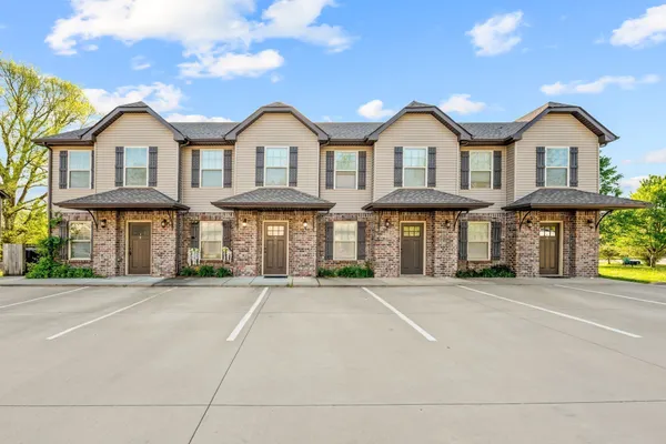 $1,075 | 1760 Spring Water Drive, Unit F, Clarksville, TN 37040