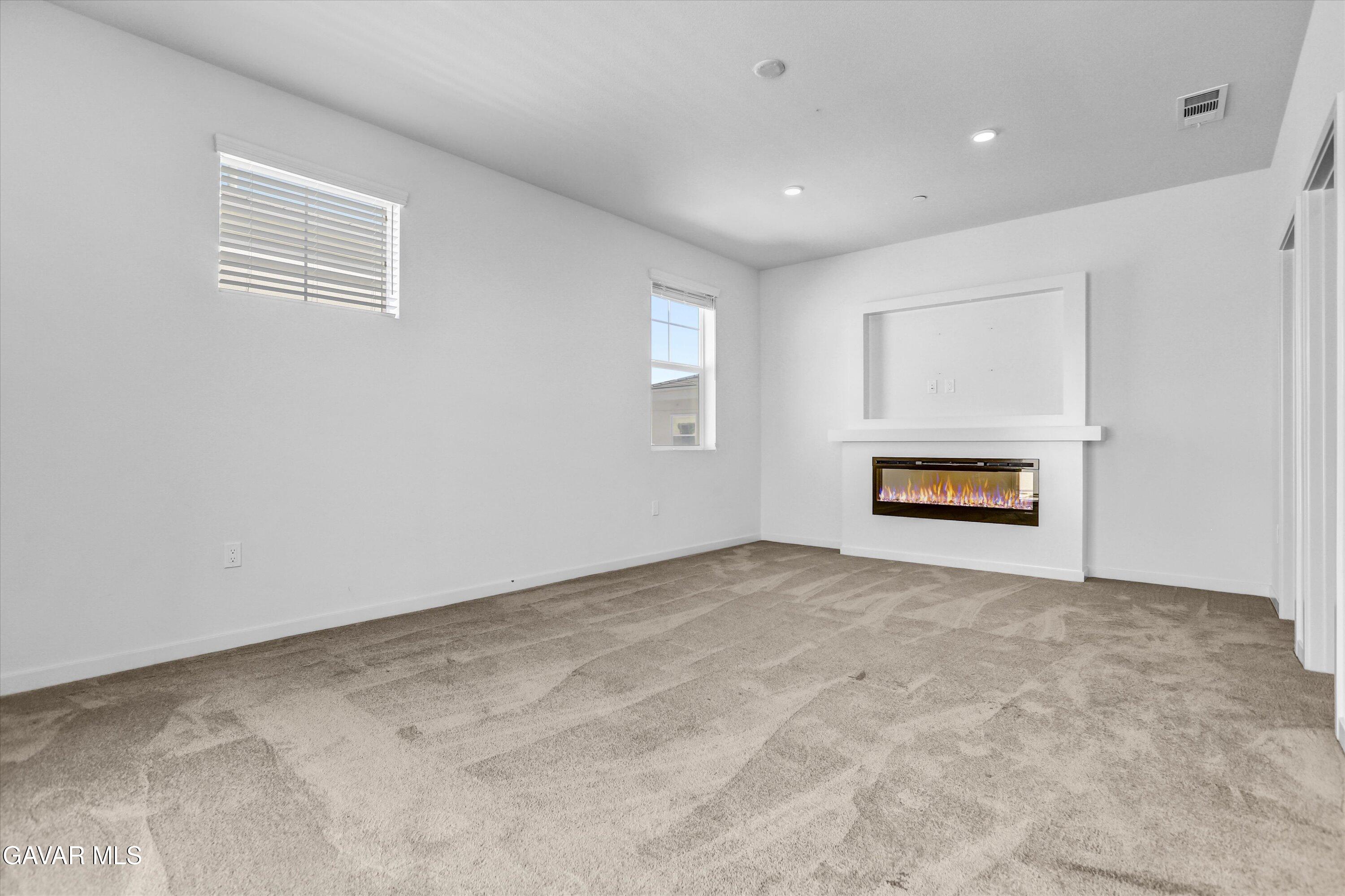 561 Winchester Drive Oxnard, CA 93036 - Photo 4 of 18 18-MG_2021_2_3_4_5