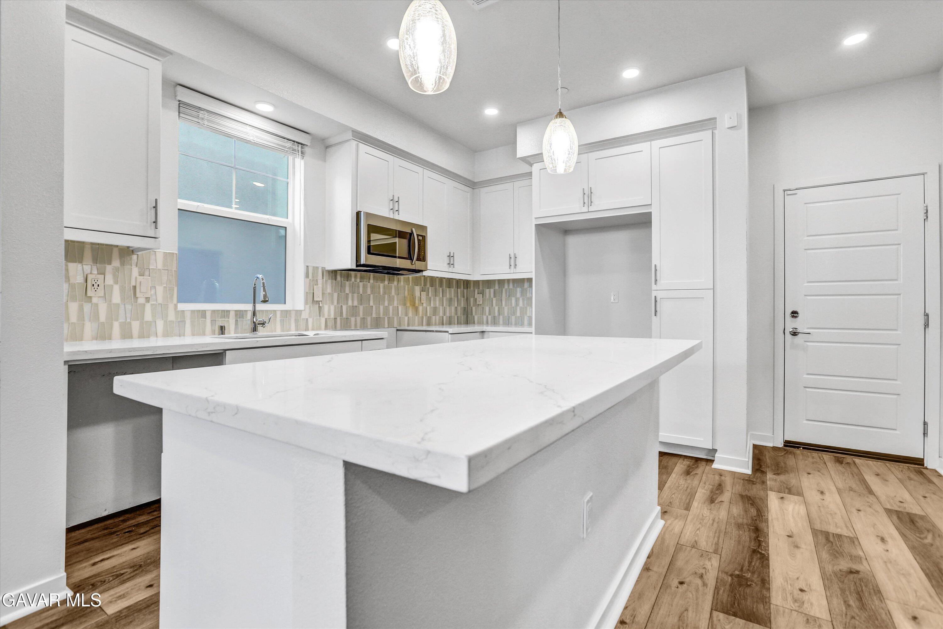 561 Winchester Drive Oxnard, CA 93036 - Photo 8 of 18 23-MG_2046_47_48_49_50