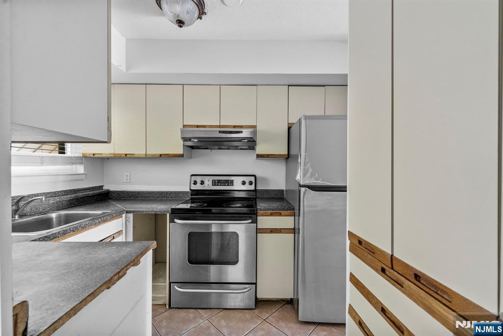 101 Highway 5, Unit 301 Edgewater, NJ 07020 - Photo 7 of 20