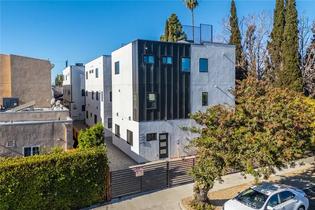 a view of a house with a plants