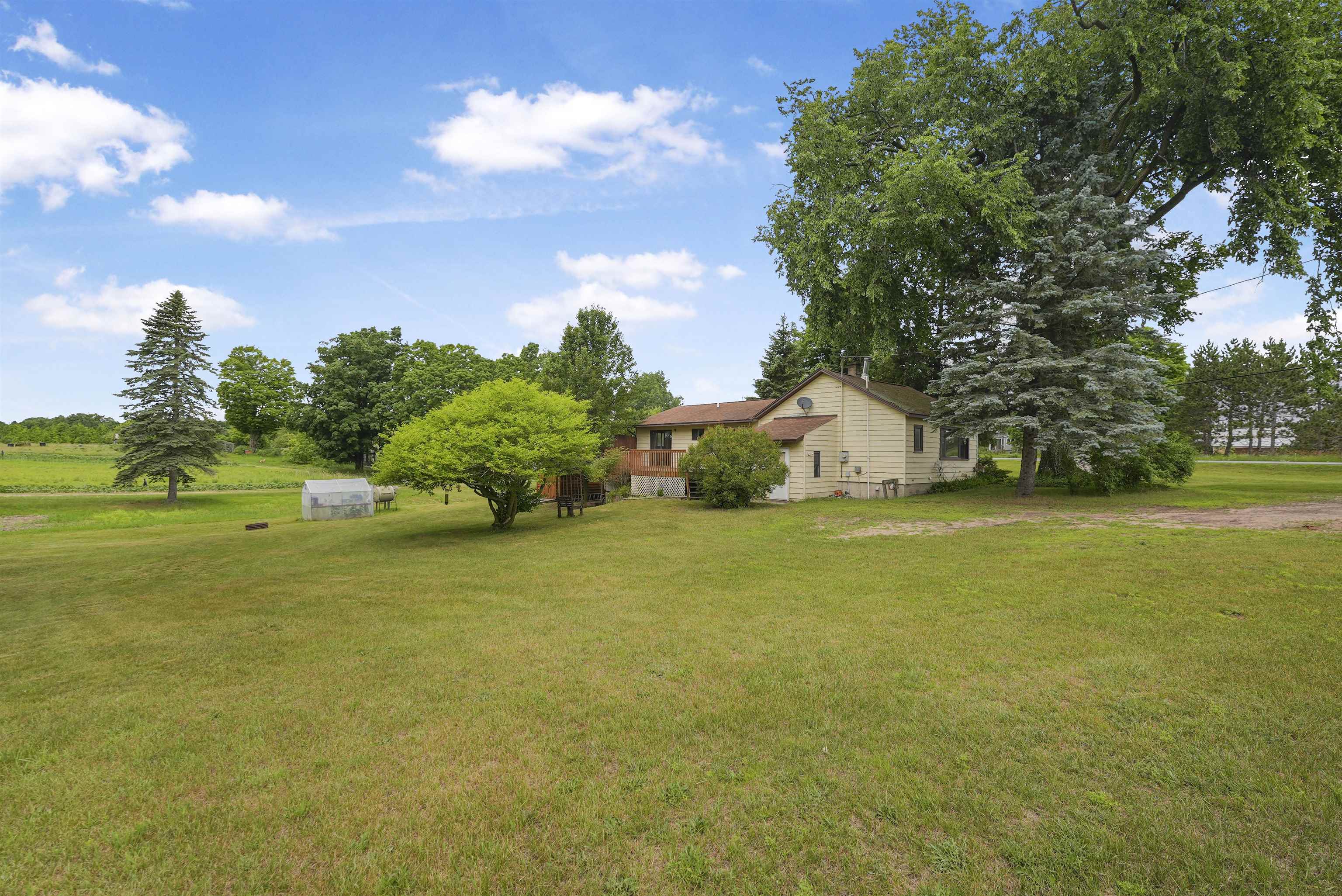 1280 South Garfield Road Traverse City, MI 49696 - Photo 40 of 51 1936618-cdc6220c-a414-4aa8-95c4-aac090c4dd63.JPG