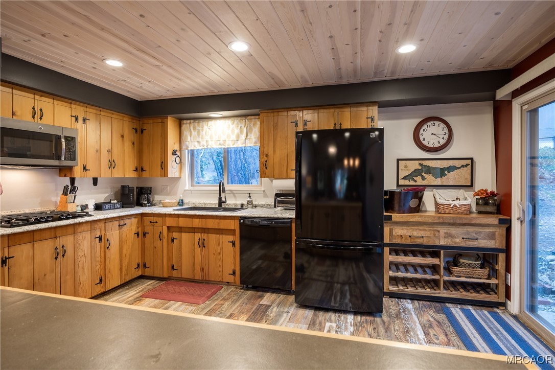 41175 Terrapin Road Big Bear Lake, CA 92315 - Photo 24 of 39