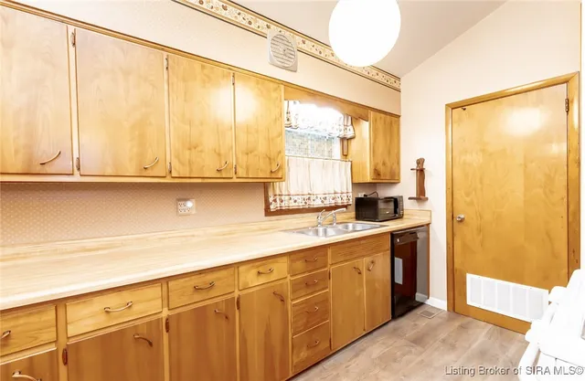 $207,500 | 115 Hungate Avenue, Salem, IN 47167