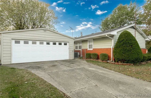 $207,500 | 115 Hungate Avenue, Salem, IN 47167