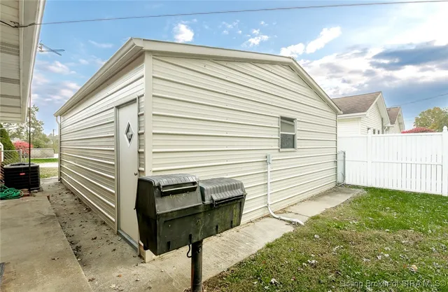 $212,500 | 115 Hungate Avenue, Salem, IN 47167