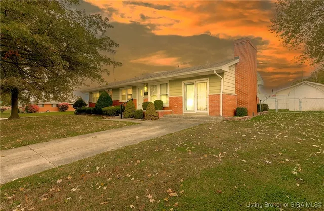 $207,500 | 115 Hungate Avenue, Salem, IN 47167