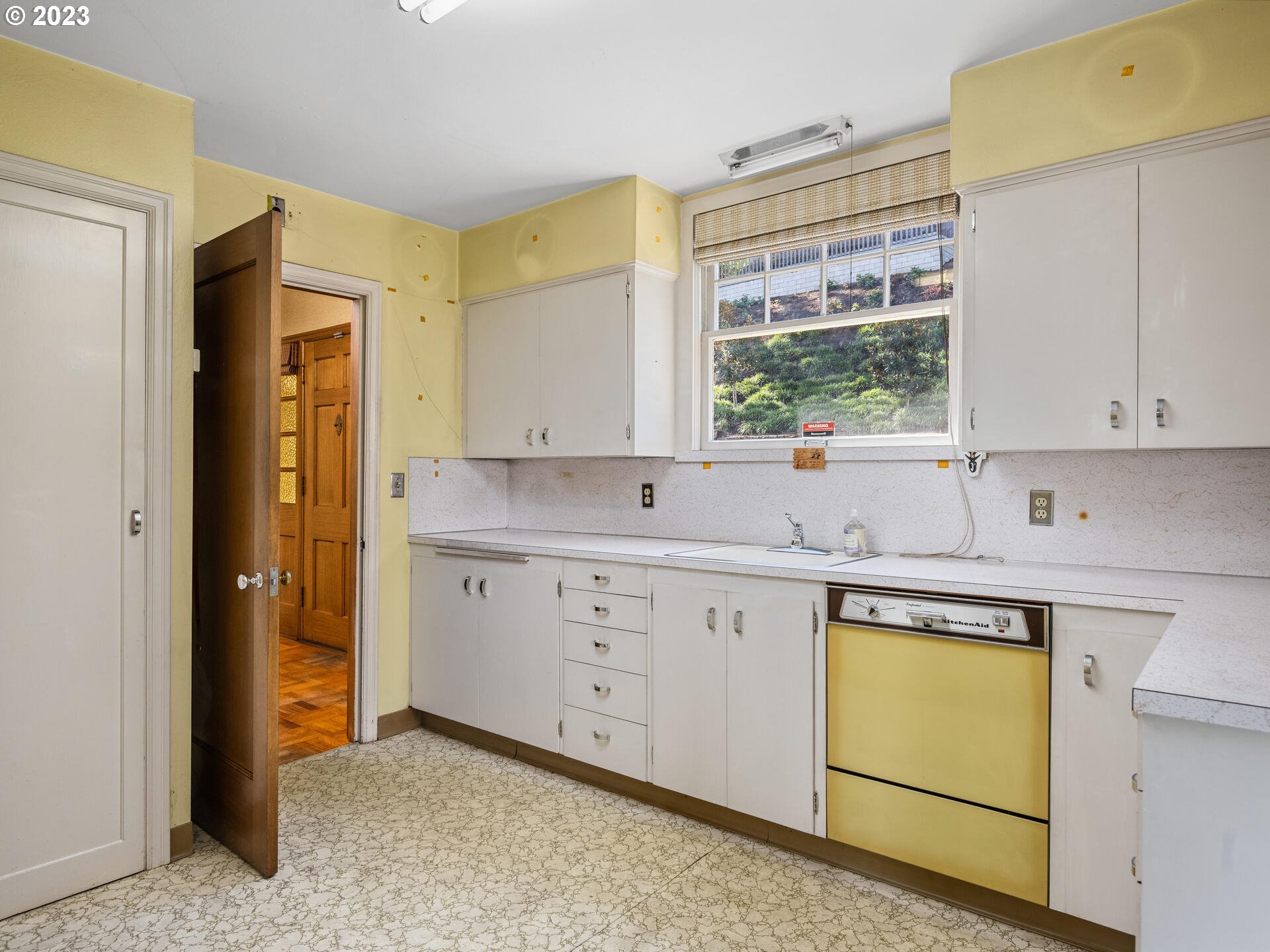 1442 Southwest Vista Avenue Portland, OR 97201 - Photo 15 of 46