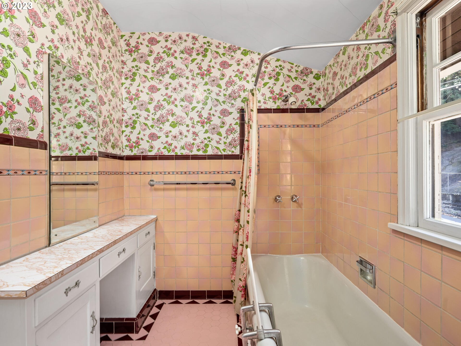 1442 Southwest Vista Avenue Portland, OR 97201 - Photo 26 of 46 a bathroom with a sink and a bathtub