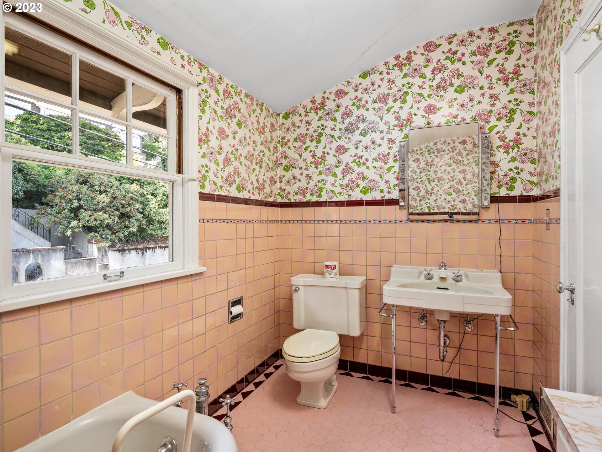 1442 Southwest Vista Avenue Portland, OR 97201 - Photo 27 of 46 a bathroom with a toilet a sink and a mirror