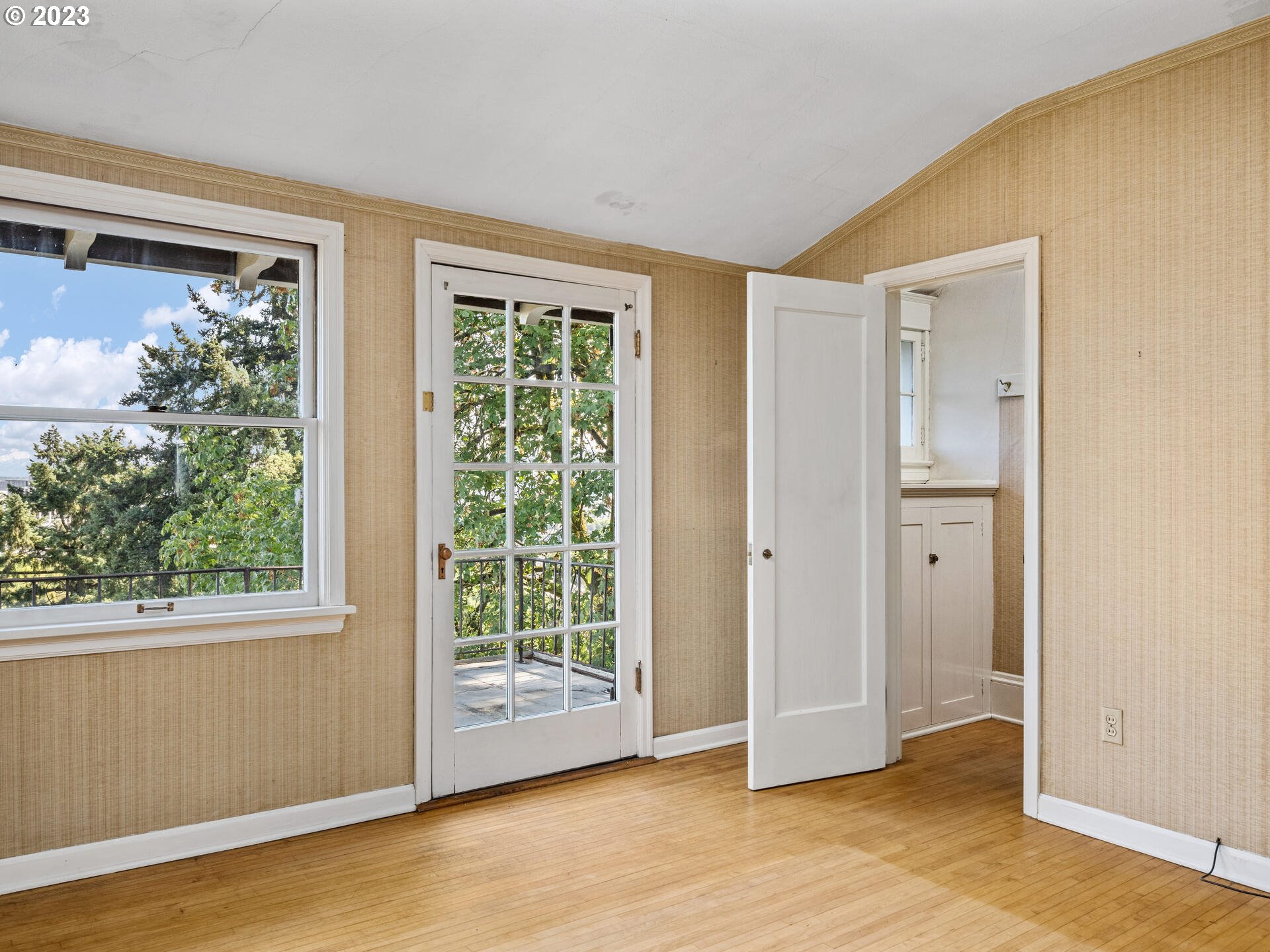 1442 Southwest Vista Avenue Portland, OR 97201 - Photo 29 of 46 a view of an empty room with wooden floor and a window