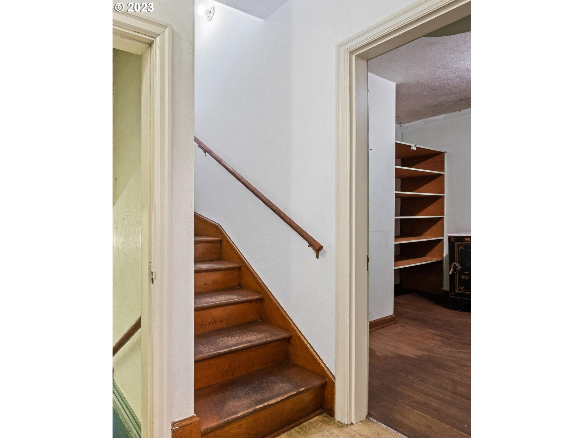 1442 Southwest Vista Avenue Portland, OR 97201 - Photo 33 of 46 a view of a hallway with wooden floor and entryway