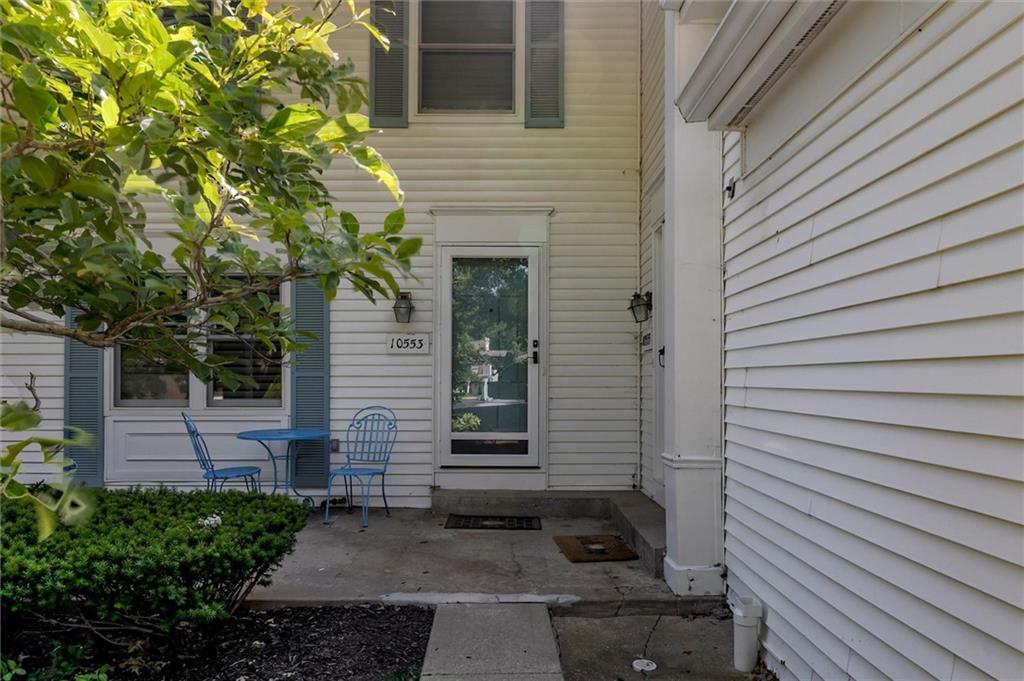 10553 Riley Street Overland Park, KS 66212 - Photo 3 of 34