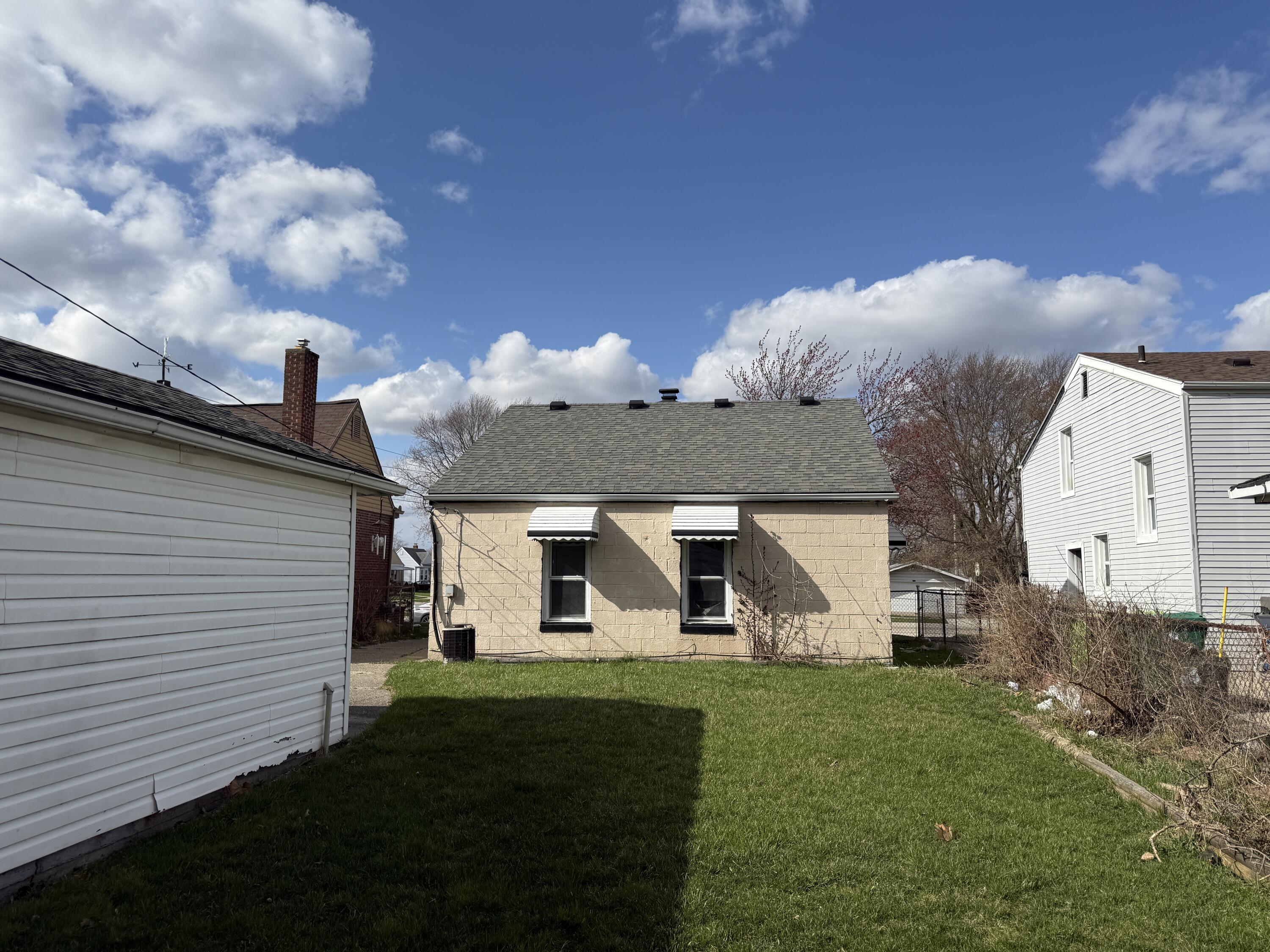 17728 Toepfer Drive Eastpointe, MI 48021 - Photo 3 of 18 IMG_4562