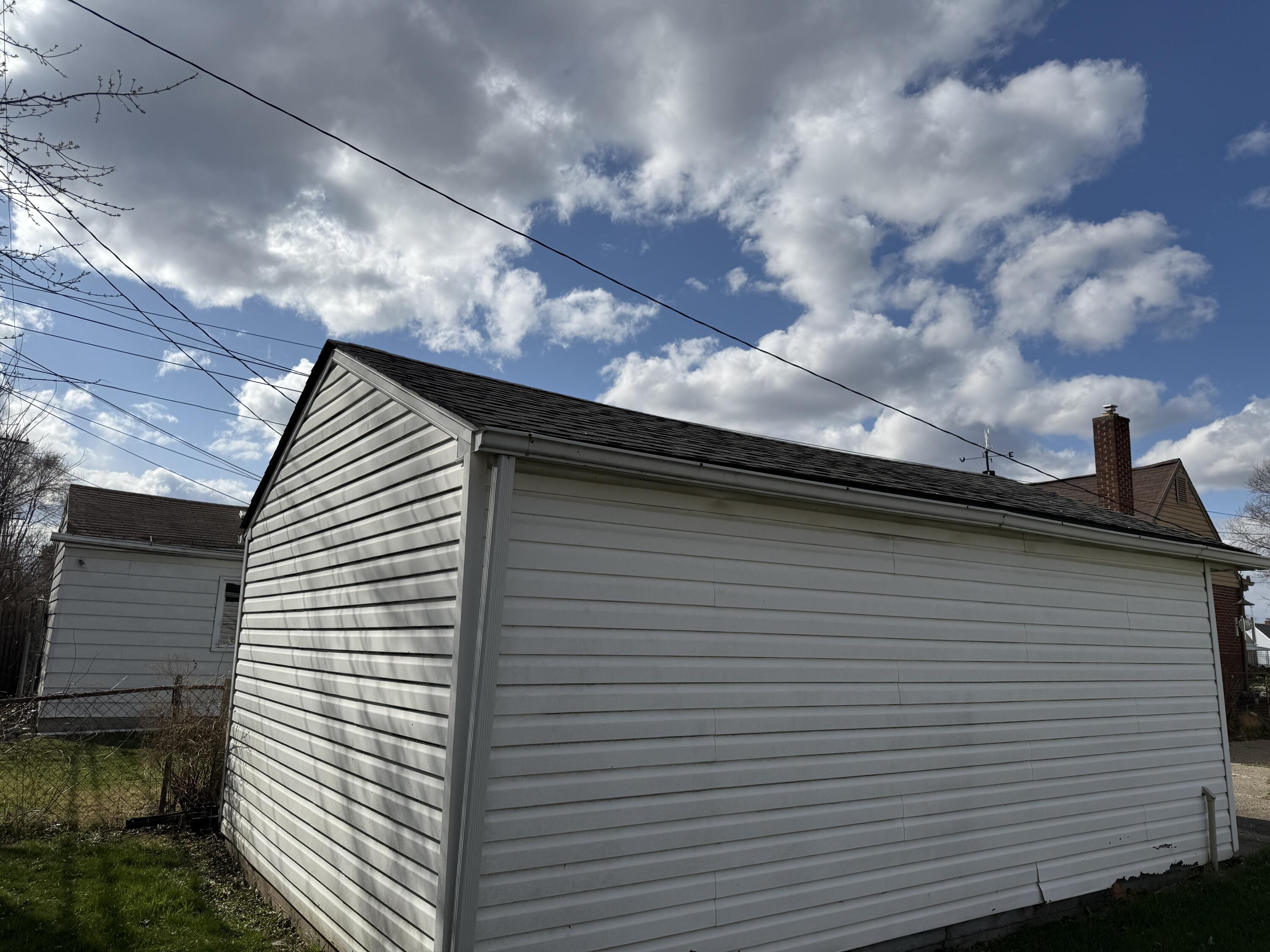 17728 Toepfer Drive Eastpointe, MI 48021 - Photo 4 of 18 IMG_4563