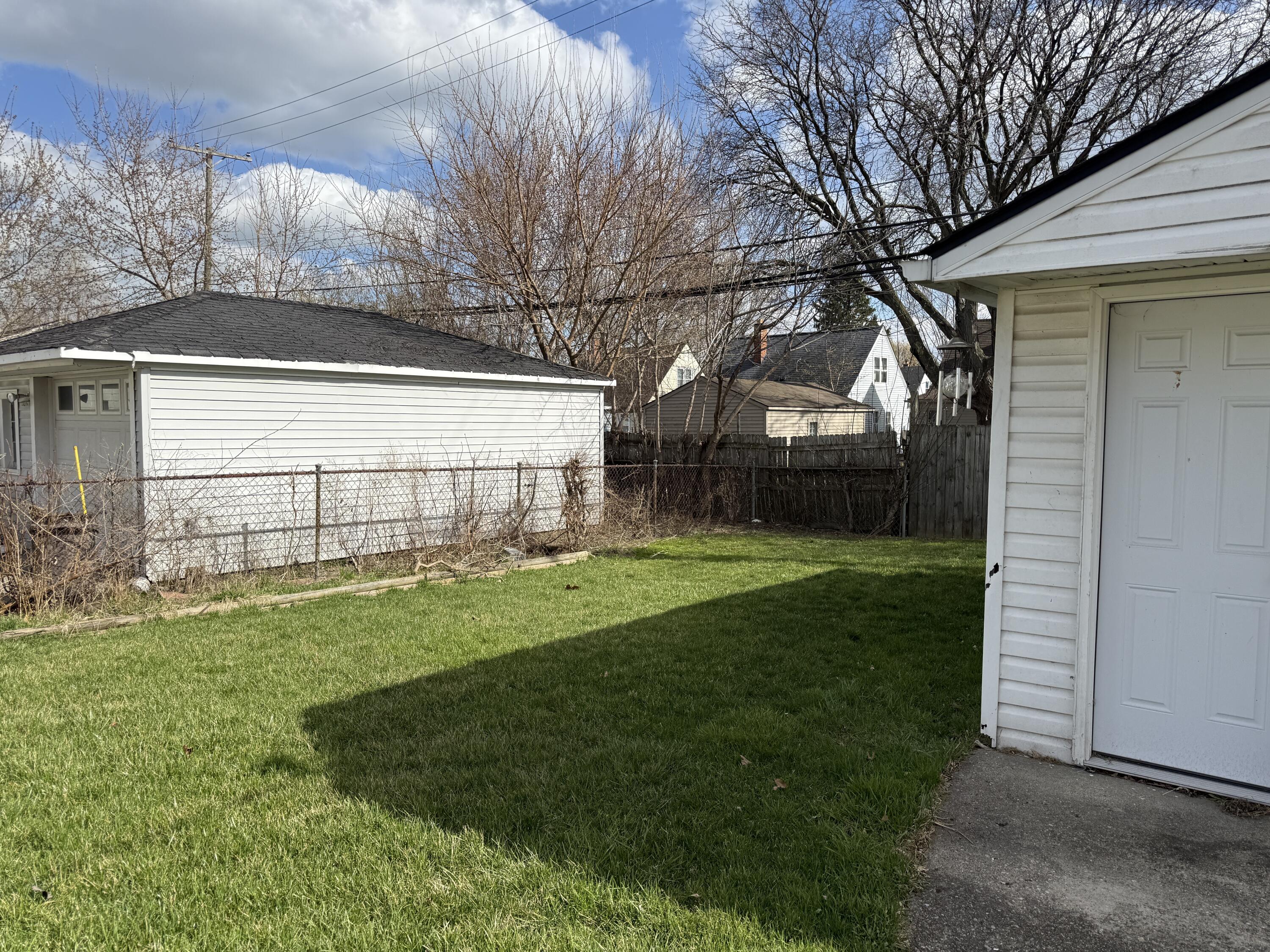 17728 Toepfer Drive Eastpointe, MI 48021 - Photo 5 of 18 IMG_4564