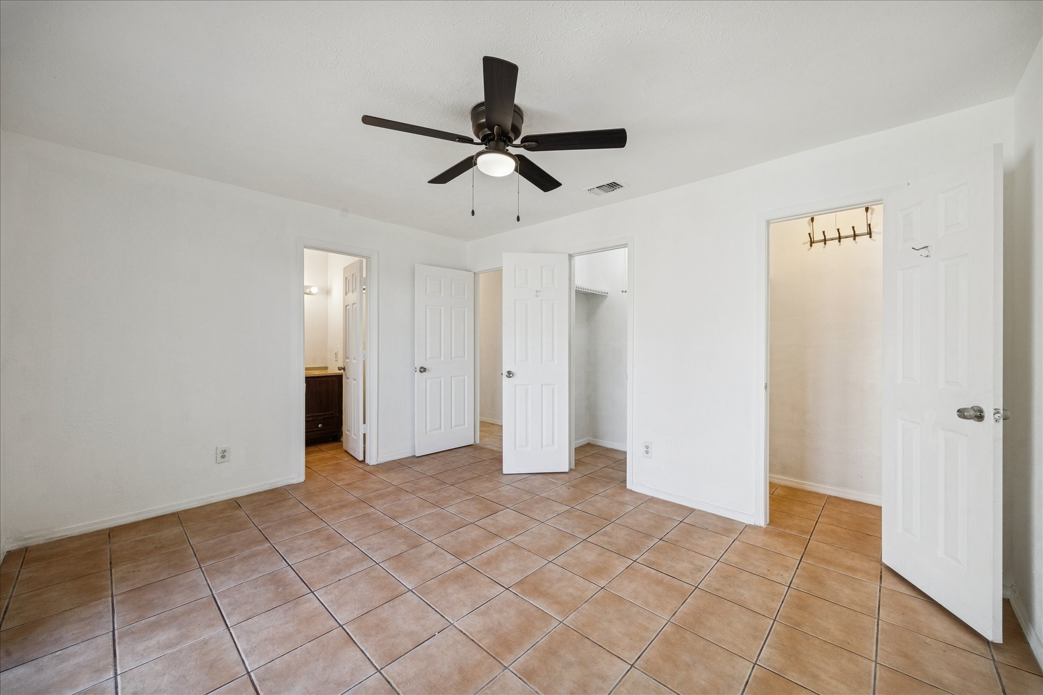 719 Midland Court Houston, TX 77060 - Photo 9 of 14