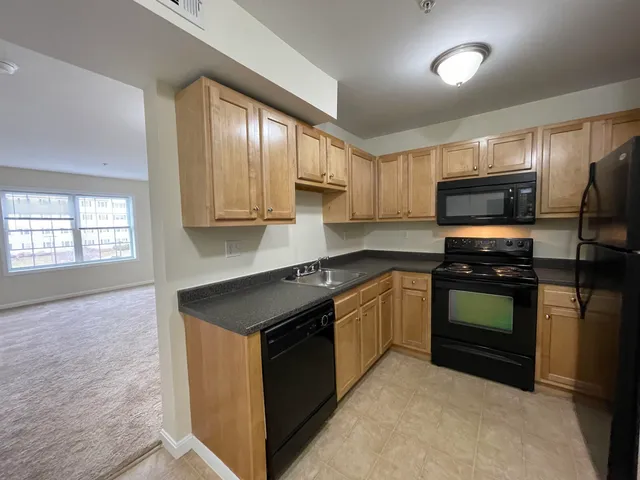 $1,775 | 20 Sentinel Court, Unit 104, Manchester, NH 03103