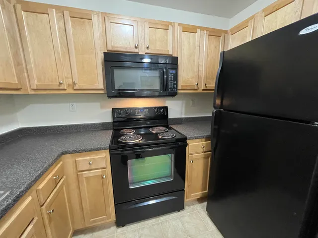 $1,775 | 20 Sentinel Court, Unit 104, Manchester, NH 03103