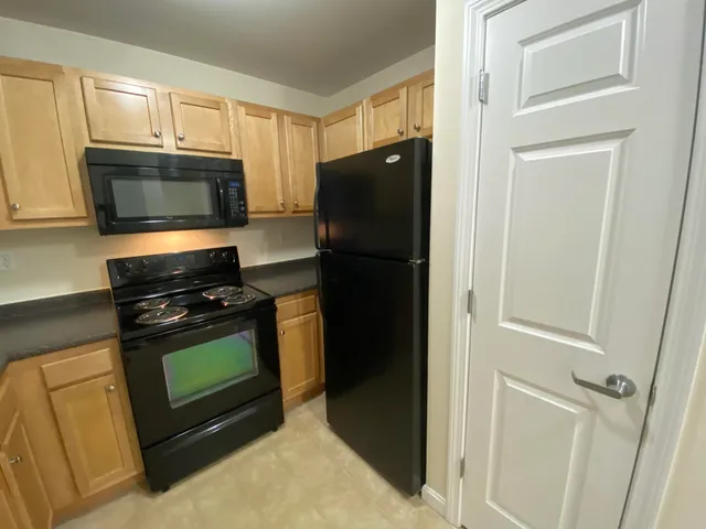 $1,775 | 20 Sentinel Court, Unit 104, Manchester, NH 03103