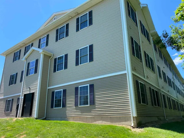 $1,775 | 20 Sentinel Court, Unit 104, Manchester, NH 03103
