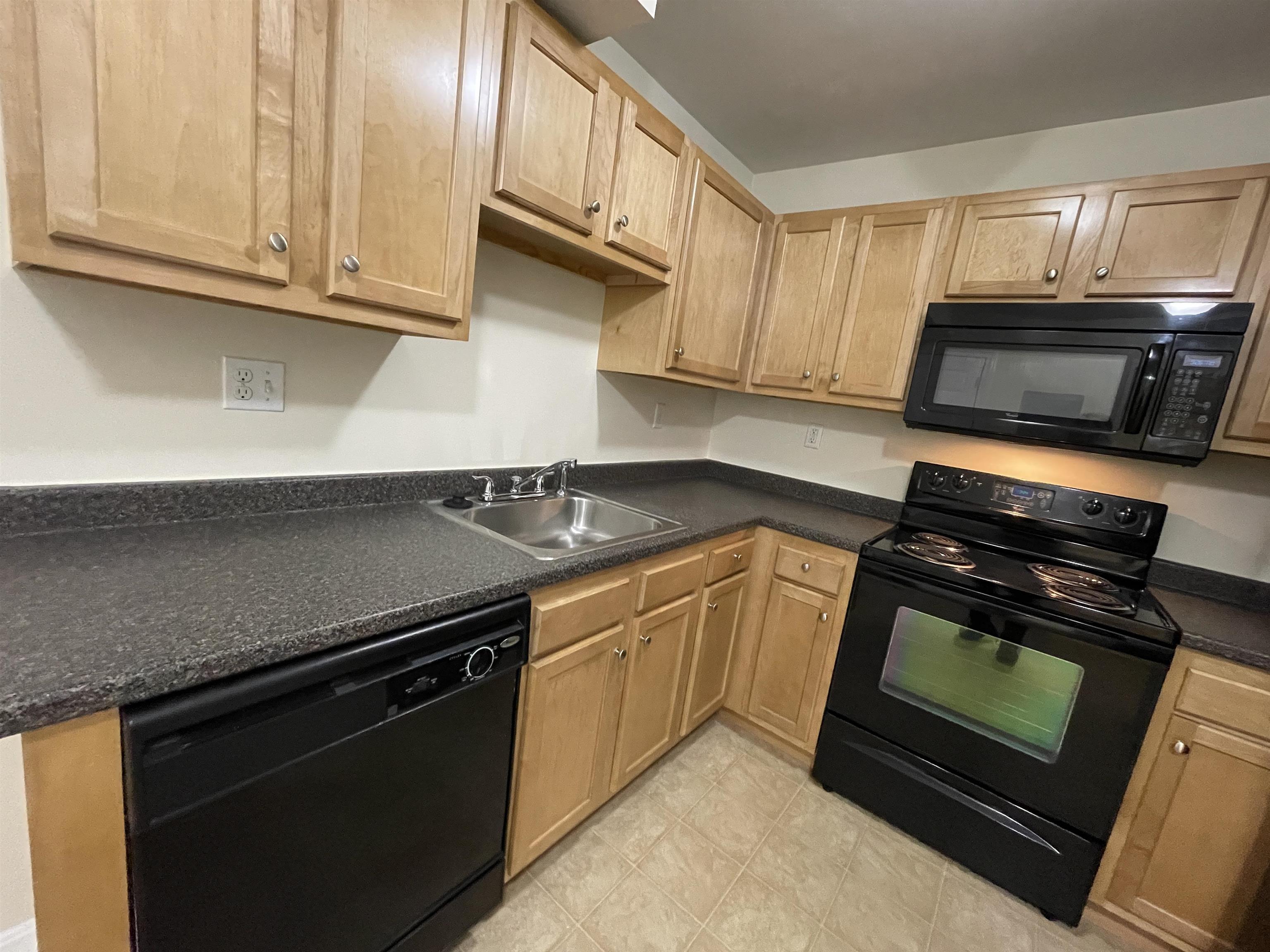 20 Sentinel Court, Unit 104 Manchester, NH 03103 - Photo 7 of 40