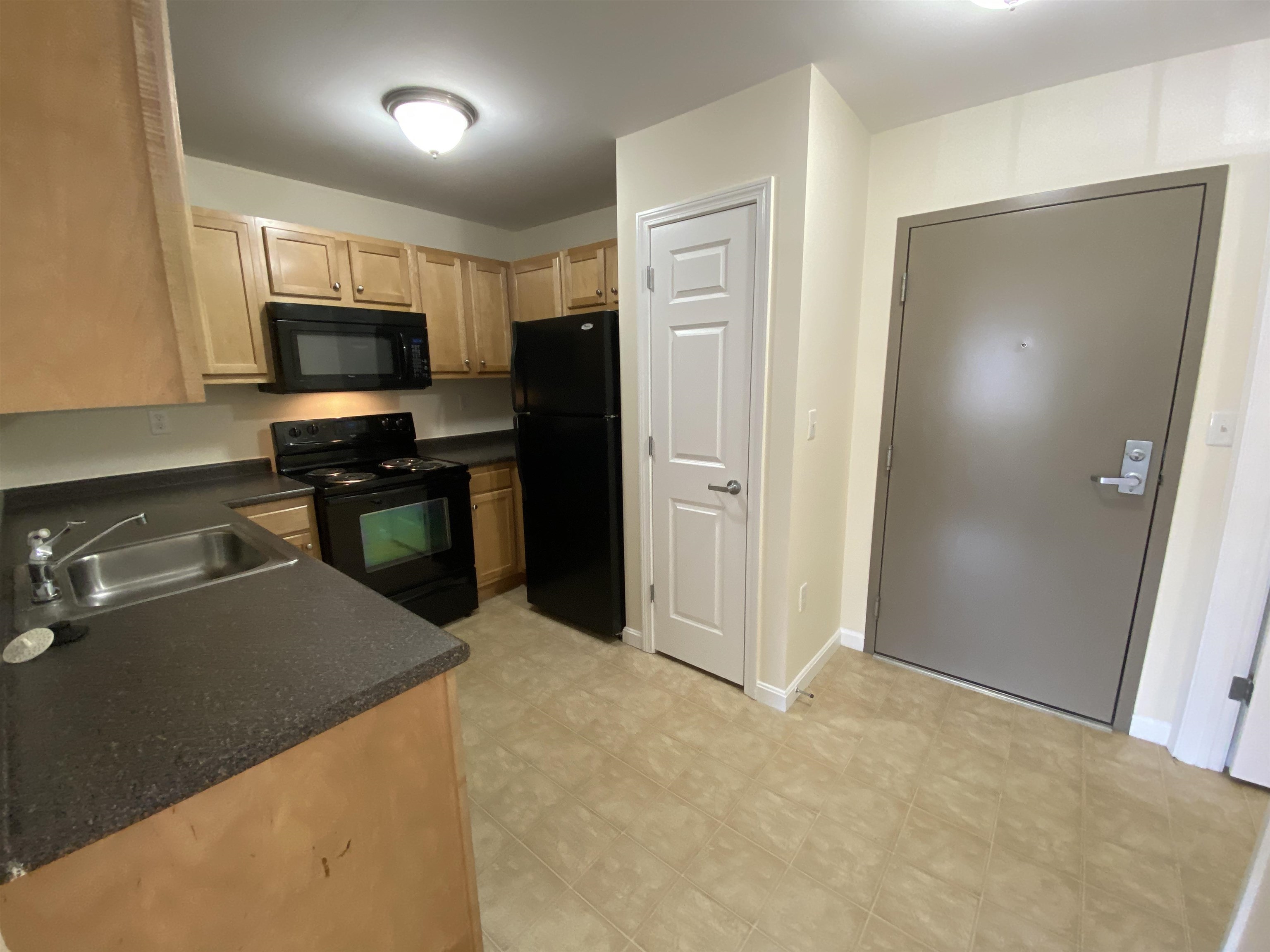 20 Sentinel Court, Unit 104 Manchester, NH 03103 - Photo 9 of 40