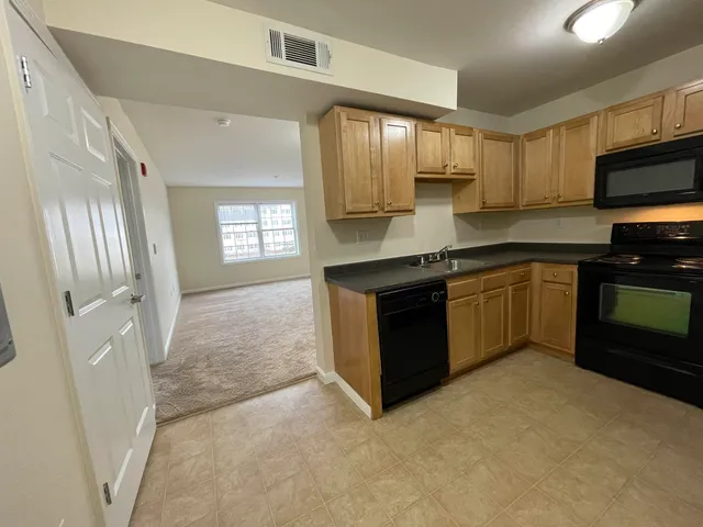 $1,775 | 20 Sentinel Court, Unit 104, Manchester, NH 03103