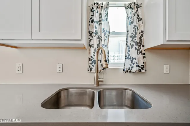 $925 | 2142 East Taylor Street, Unit 7, Phoenix, AZ 85006