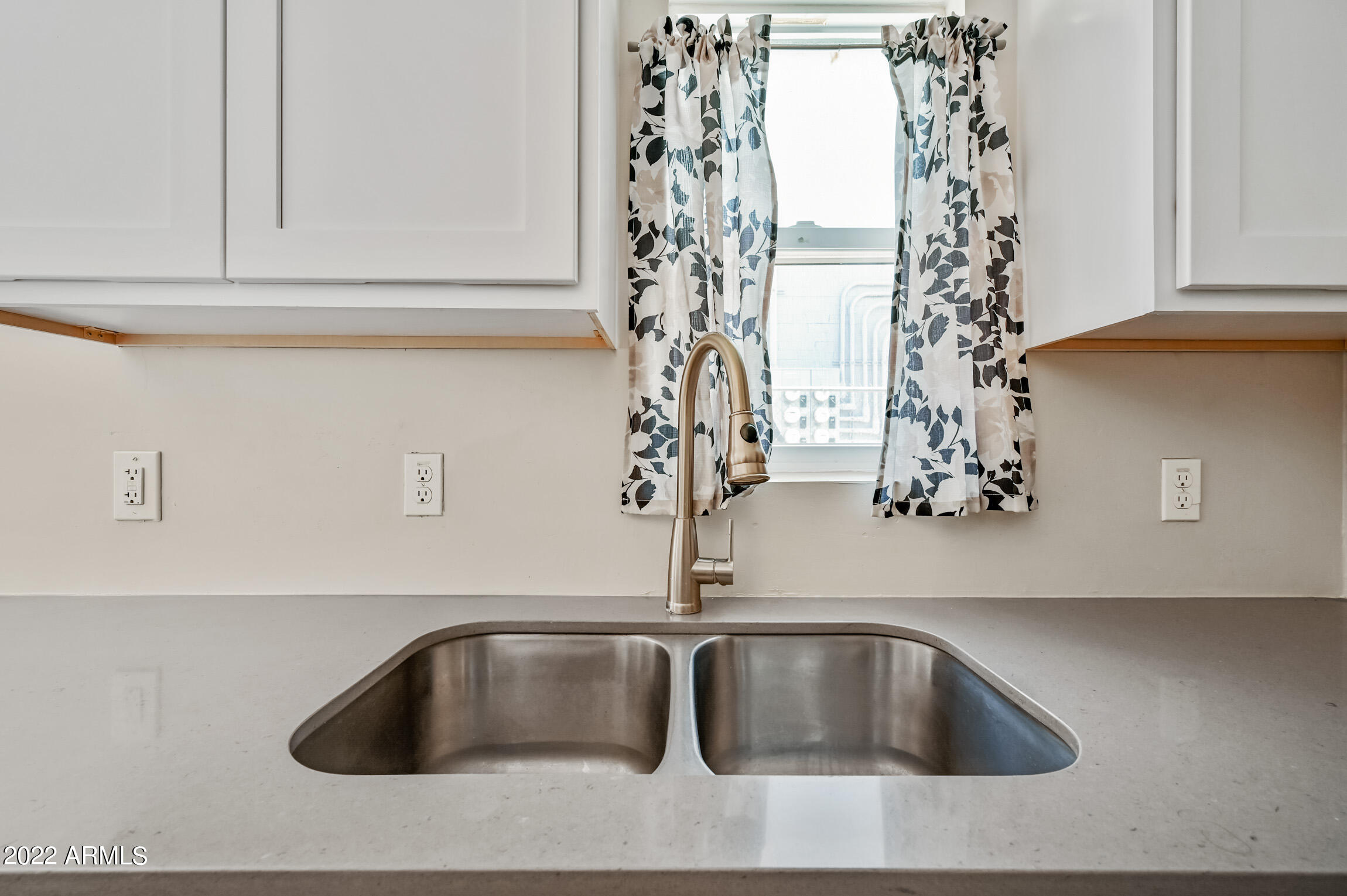 2142 East Taylor Street, Unit 7 Phoenix, AZ 85006 - Photo 6 of 13 ocupix-2142ETS7-8