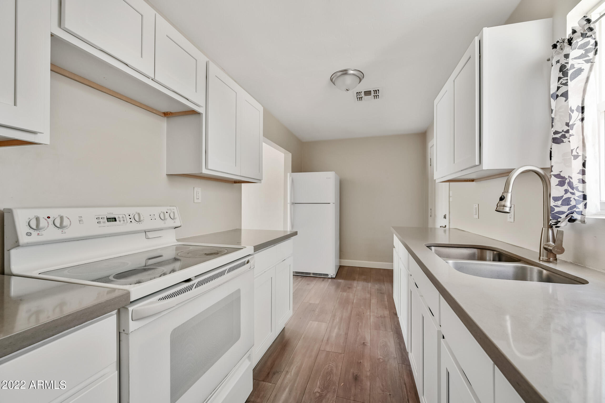 2142 East Taylor Street, Unit 7 Phoenix, AZ 85006 - Photo 7 of 13 ocupix-2142ETS7-9