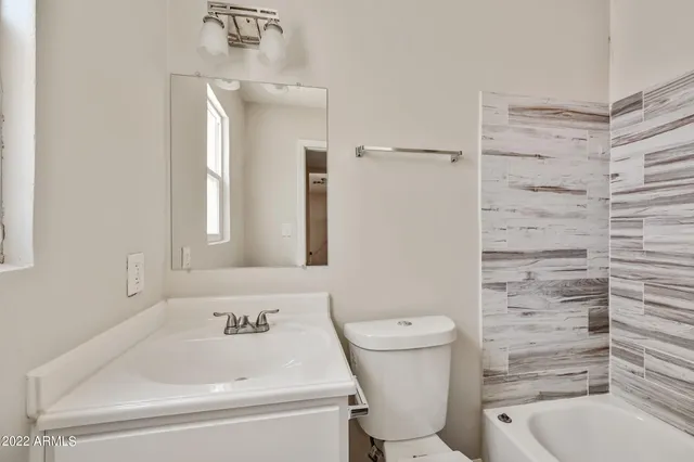 $925 | 2142 East Taylor Street, Unit 7, Phoenix, AZ 85006