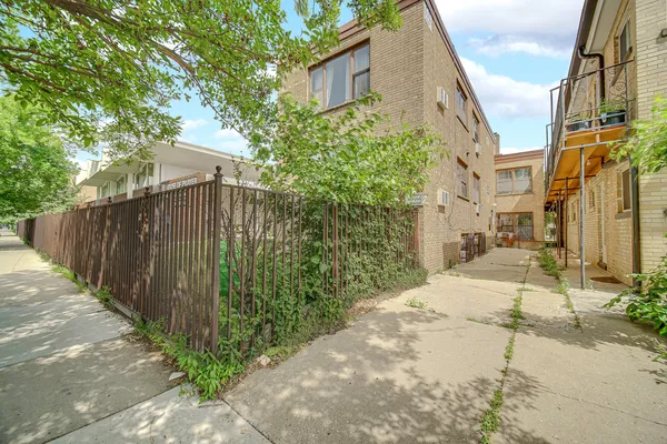 $1,700 | 2620 West Foster Avenue, Unit 1, Chicago, IL 60625